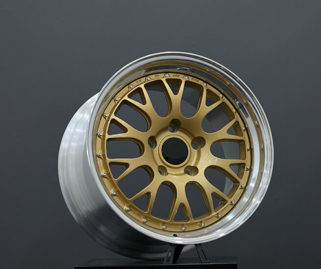 What type of wheel is the lightest