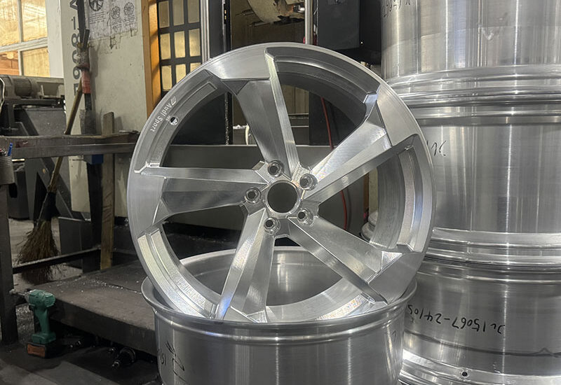 roues en attente du processus d'écrasement