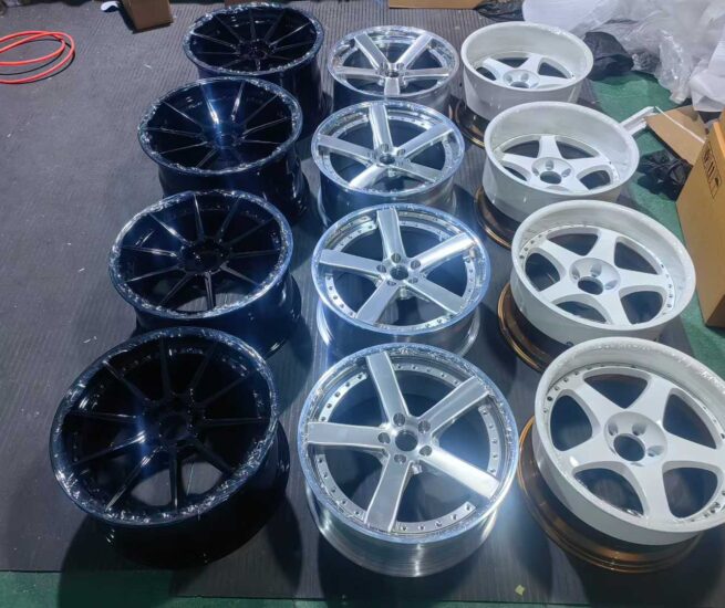 σφυρήλατες ζάντες αυτοκινήτων στο εργαστήριο